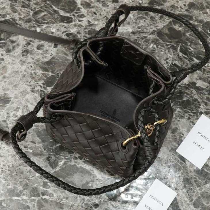 Picture of Bottega Veneta Handbags _SKUfw184062944fw
